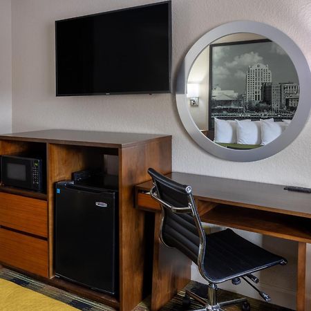 Super 8 By Wyndham Williamsburg/Historic Area Hotel Ngoại thất bức ảnh