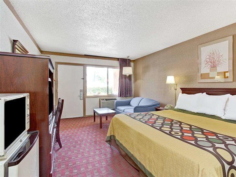 Super 8 By Wyndham Williamsburg/Historic Area Hotel Ngoại thất bức ảnh