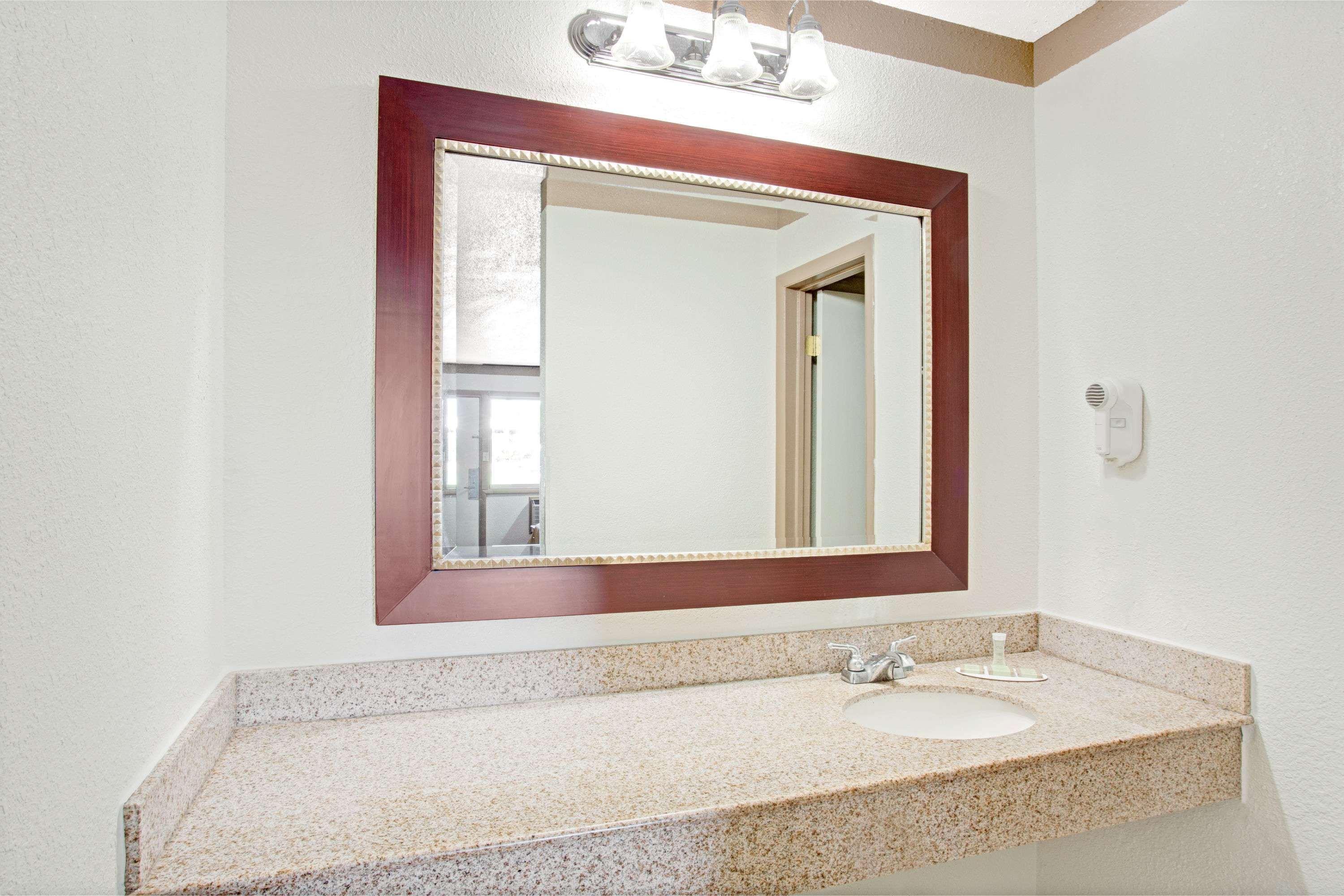 Super 8 By Wyndham Williamsburg/Historic Area Hotel Ngoại thất bức ảnh