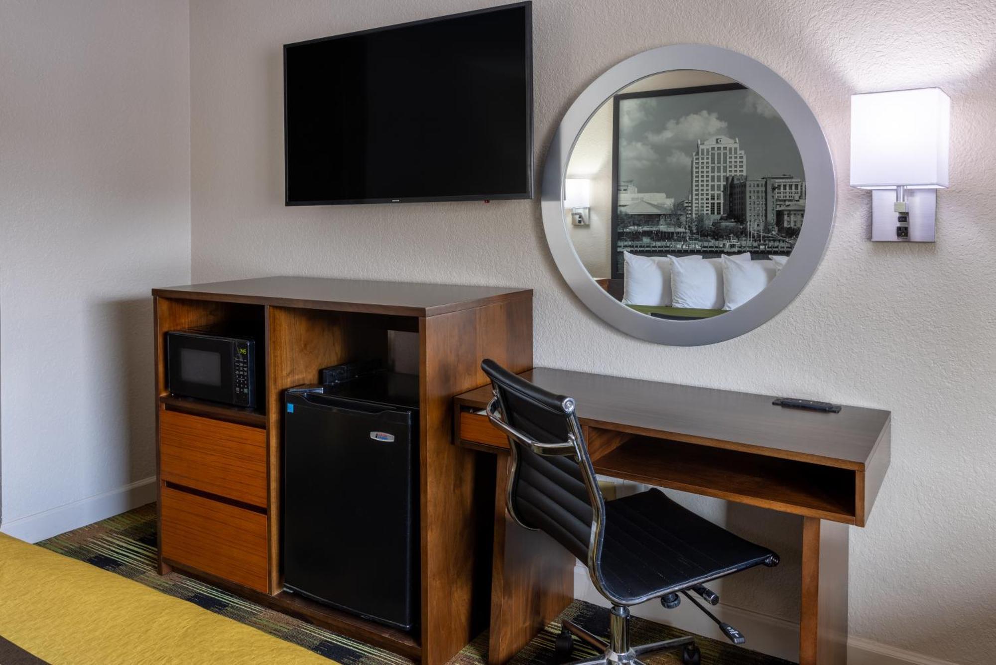 Super 8 By Wyndham Williamsburg/Historic Area Hotel Ngoại thất bức ảnh