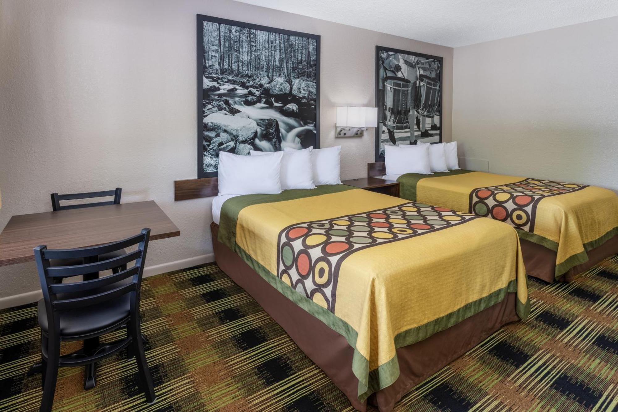 Super 8 By Wyndham Williamsburg/Historic Area Hotel Ngoại thất bức ảnh